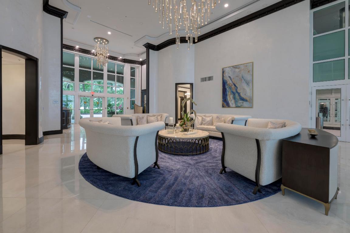 1063 Hillsboro Mile 301