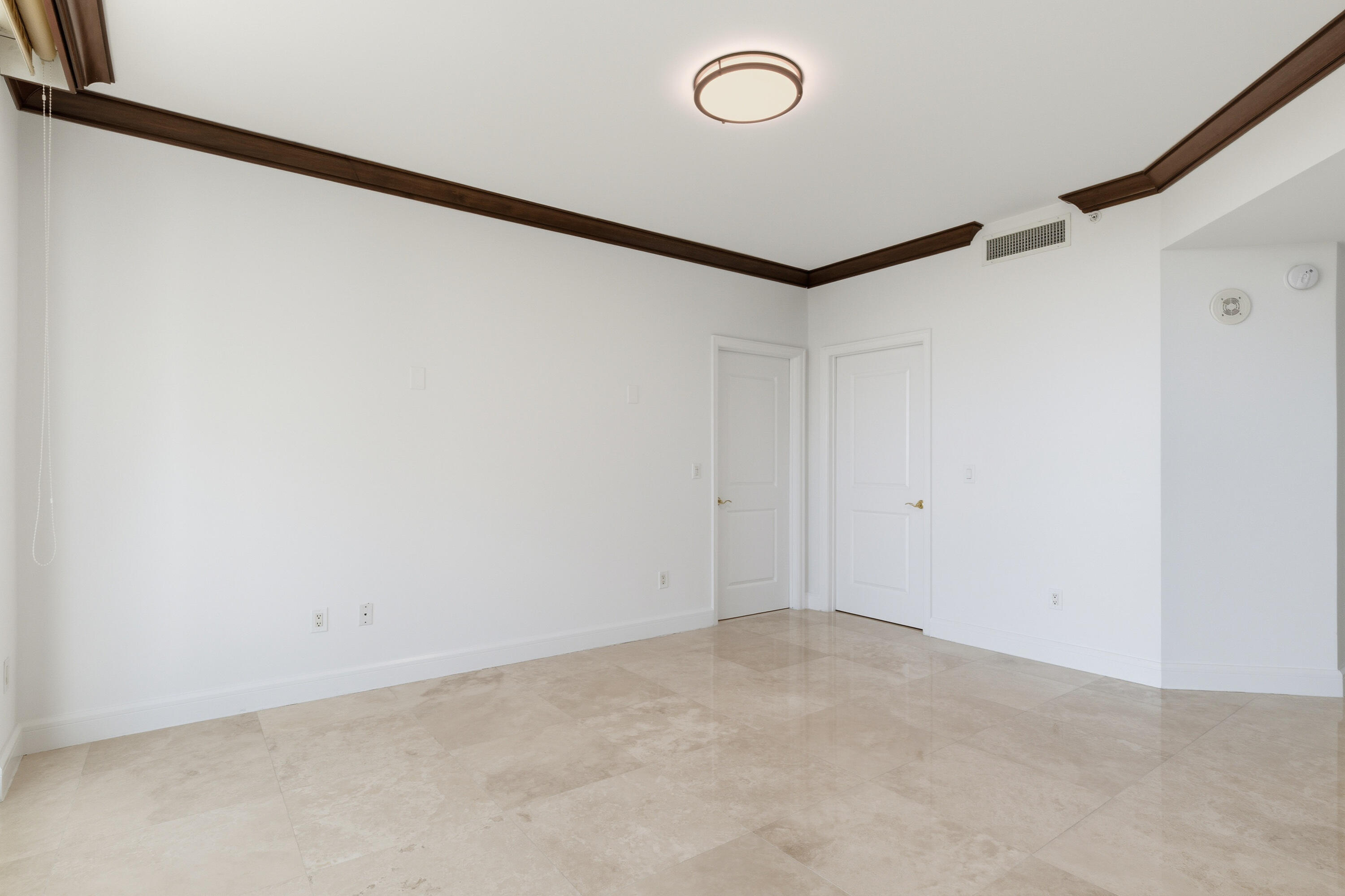 1063 Hillsboro Mile 301