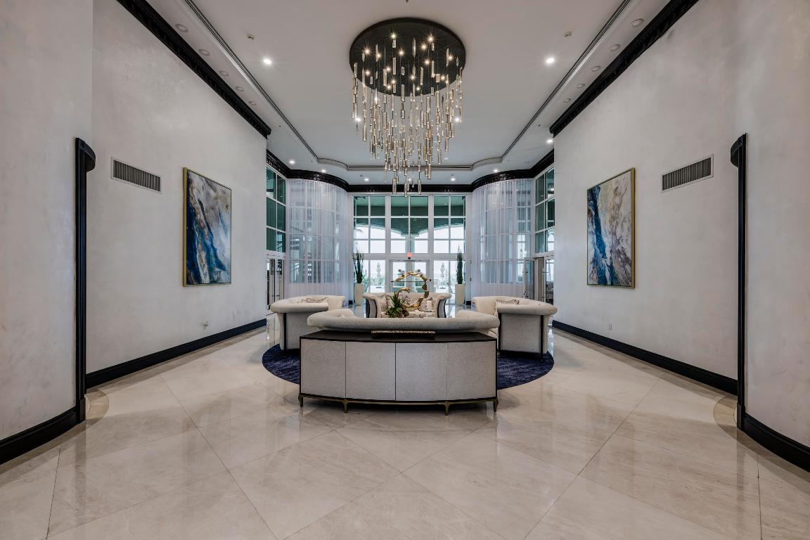 1063 Hillsboro Mile 301