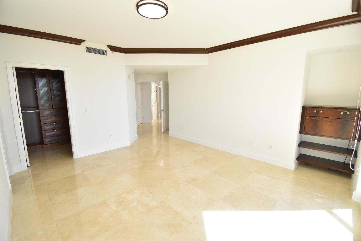 1063 Hillsboro Mile 301