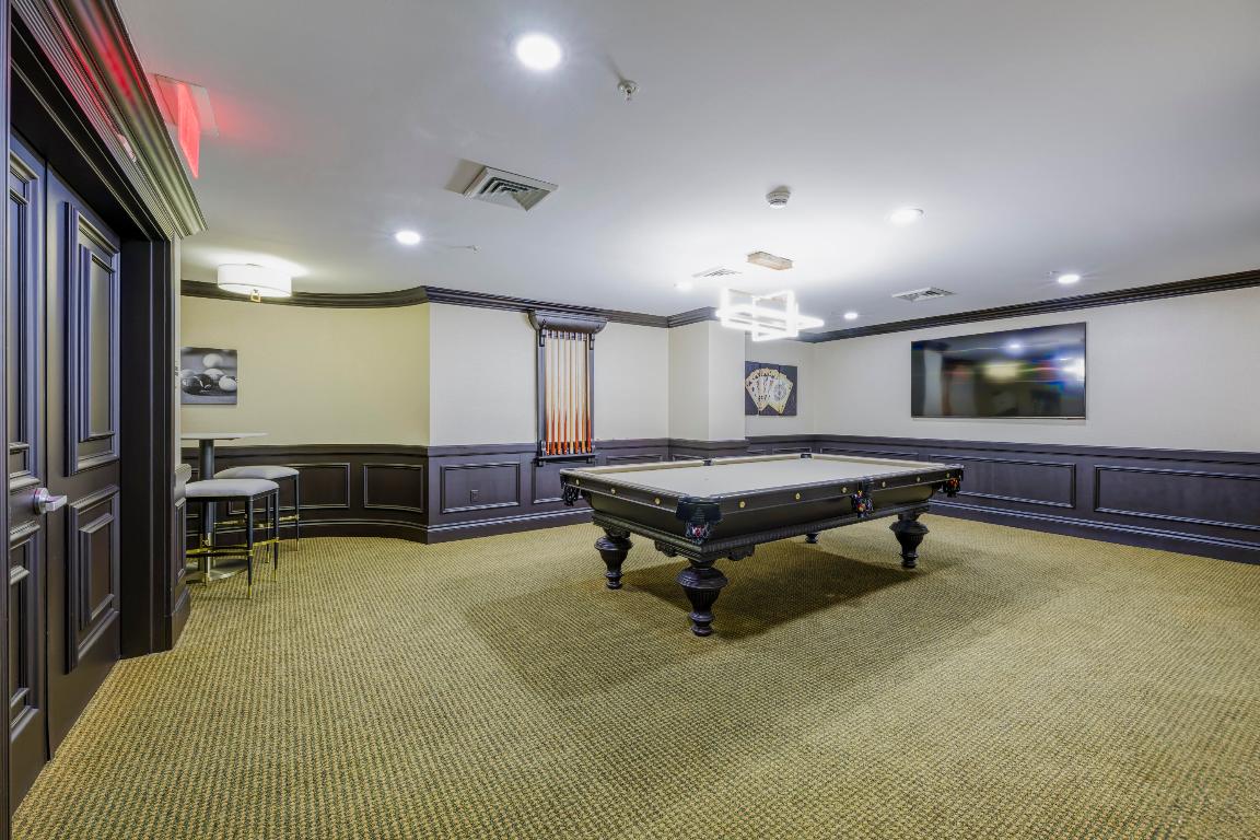 1063 Hillsboro Mile 301