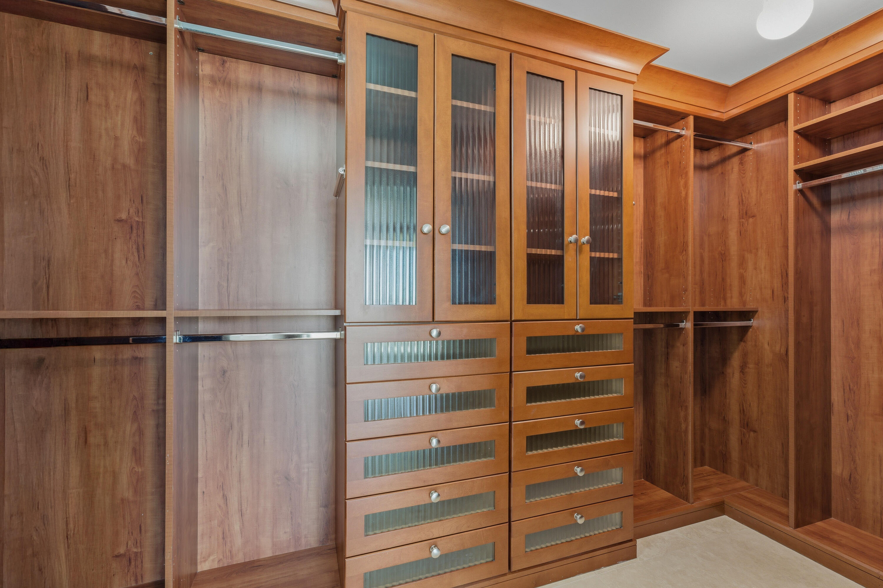 1063 Hillsboro Mile 301