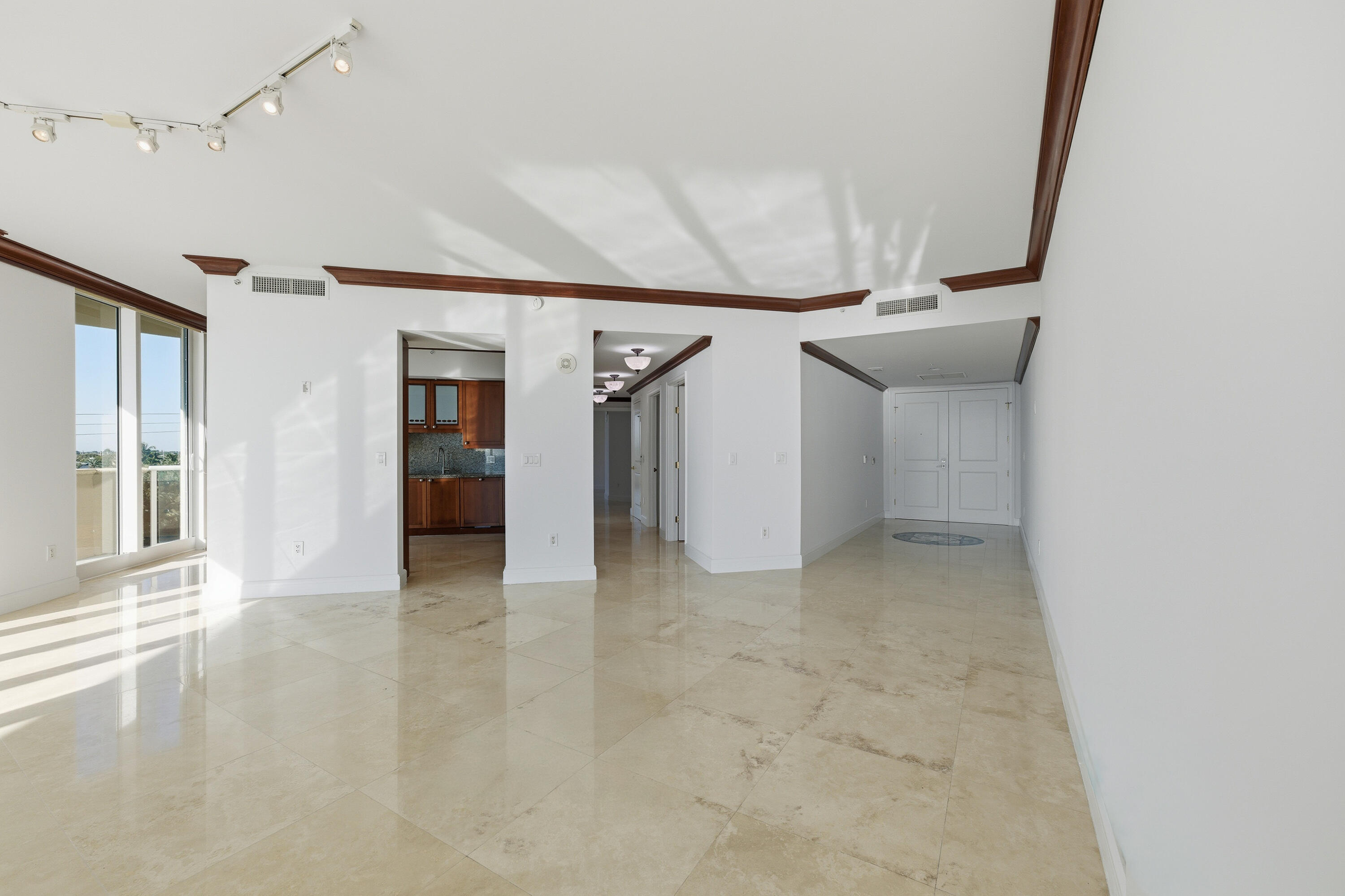 1063 Hillsboro Mile 301