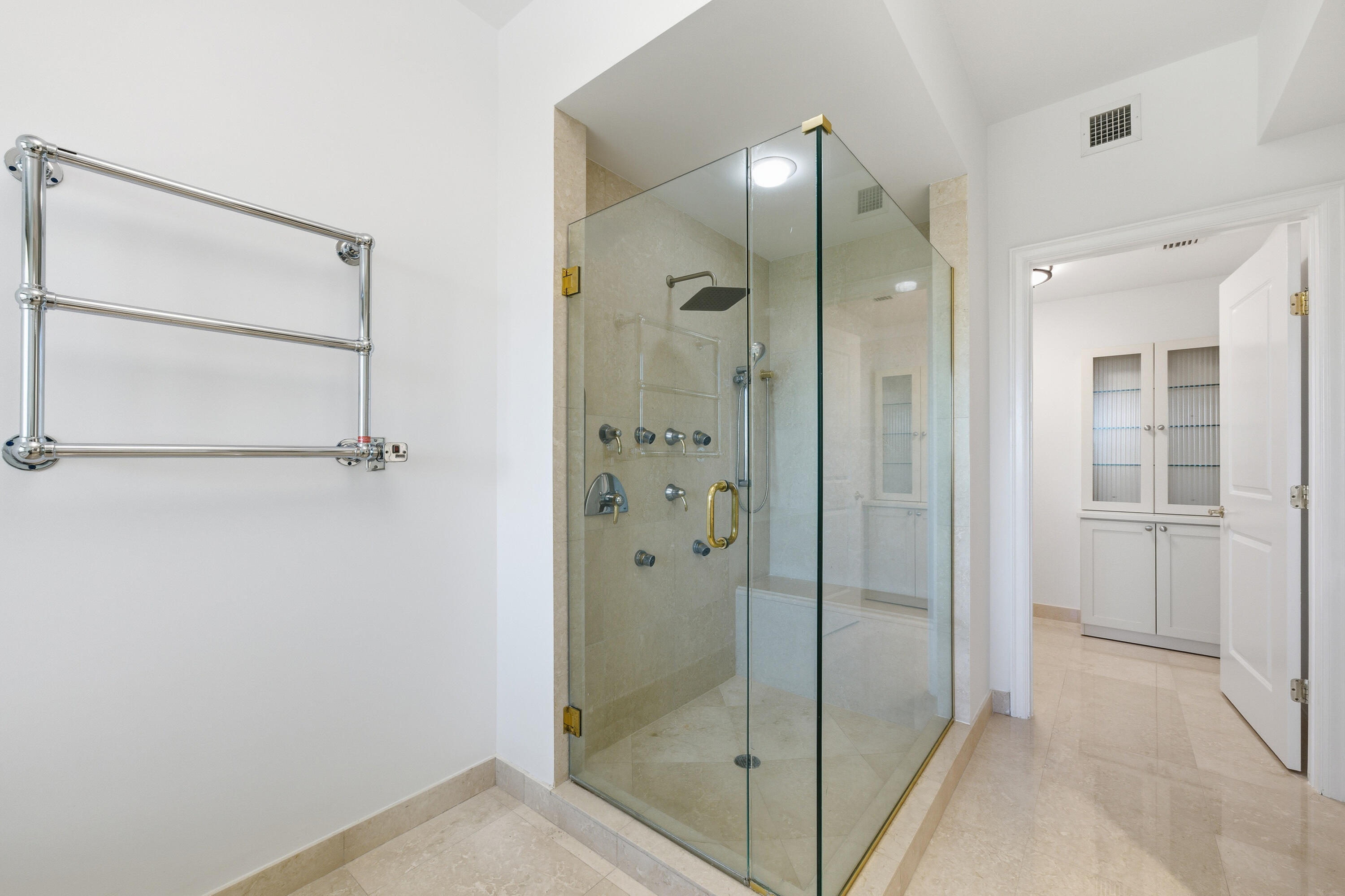 1063 Hillsboro Mile 301