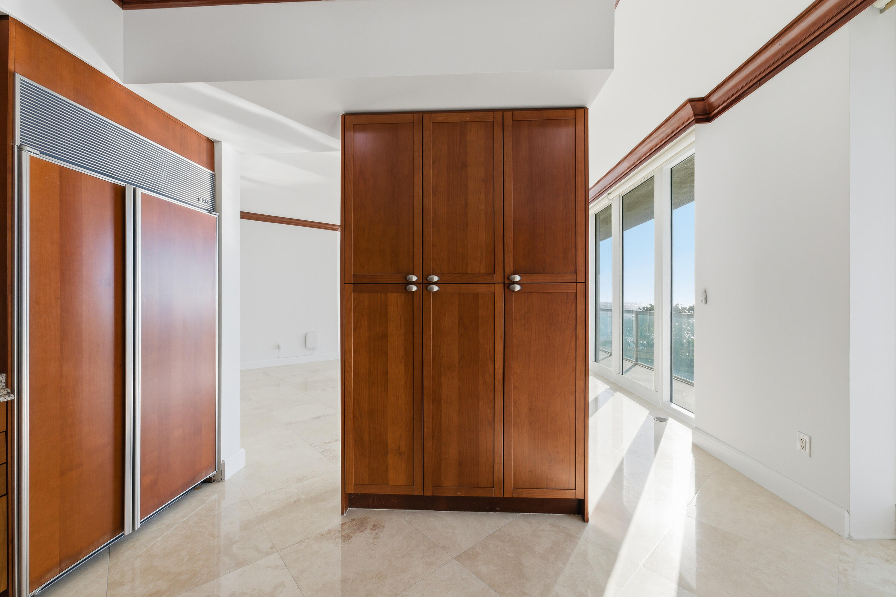 1063 Hillsboro Mile 301