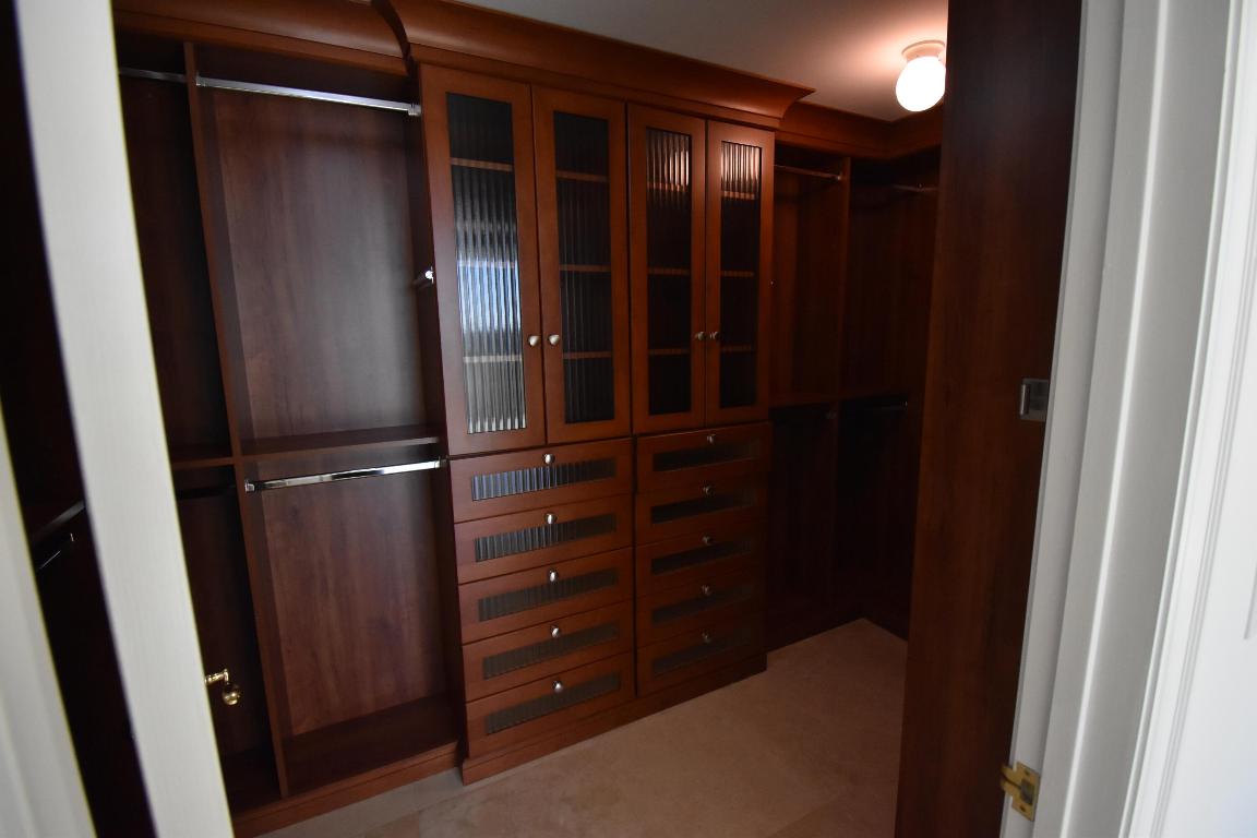 1063 Hillsboro Mile 301