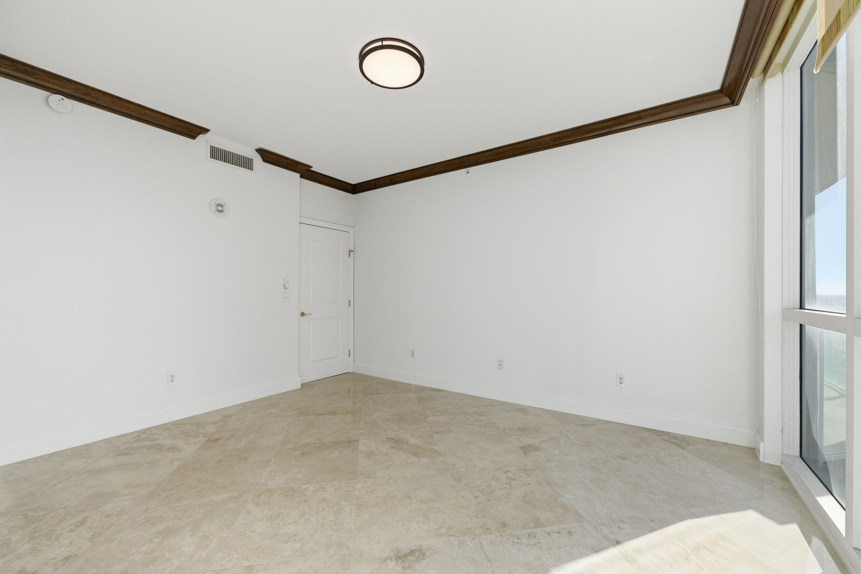 1063 Hillsboro Mile 301