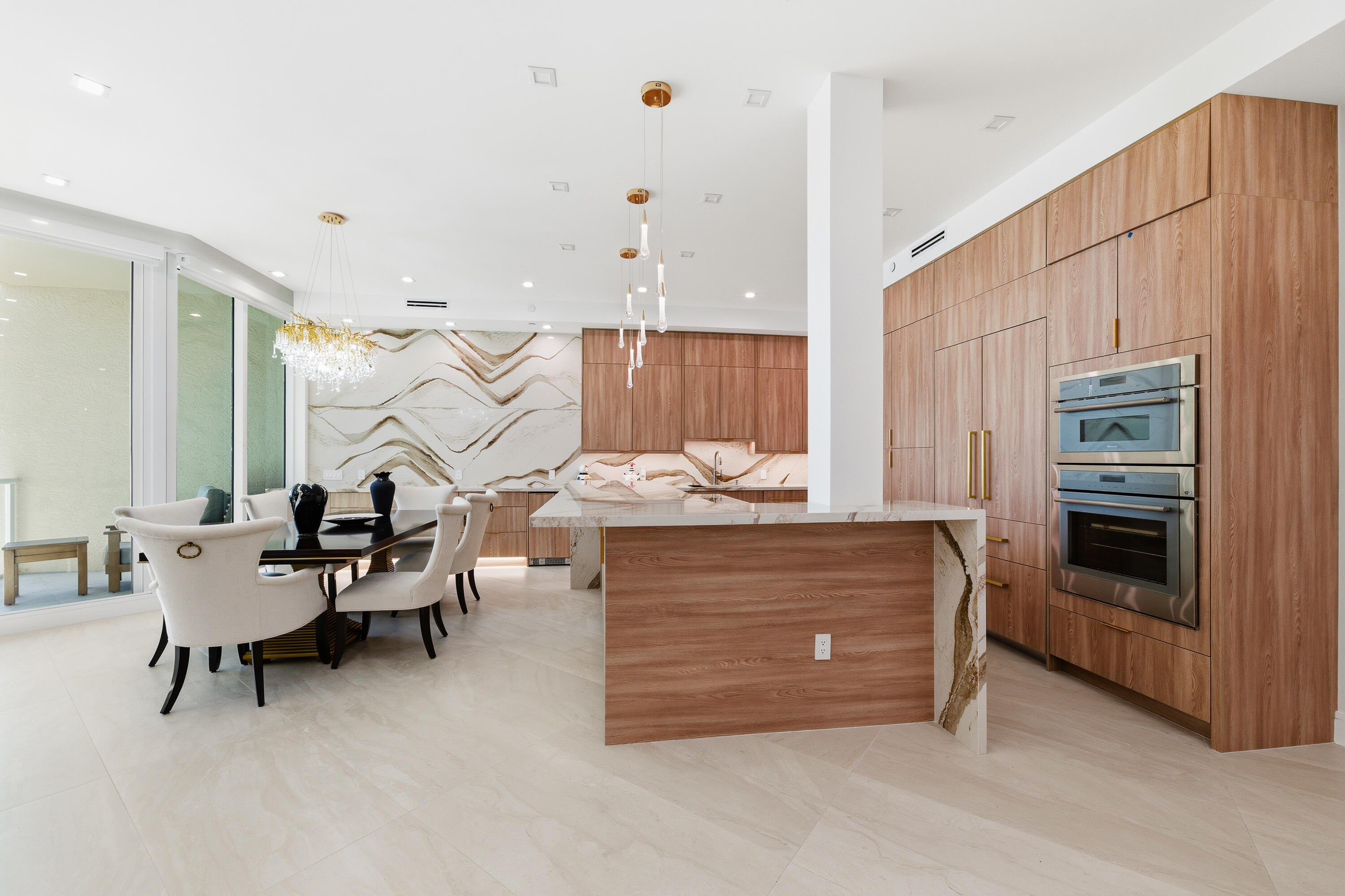 1063 Hillsboro Mile 807