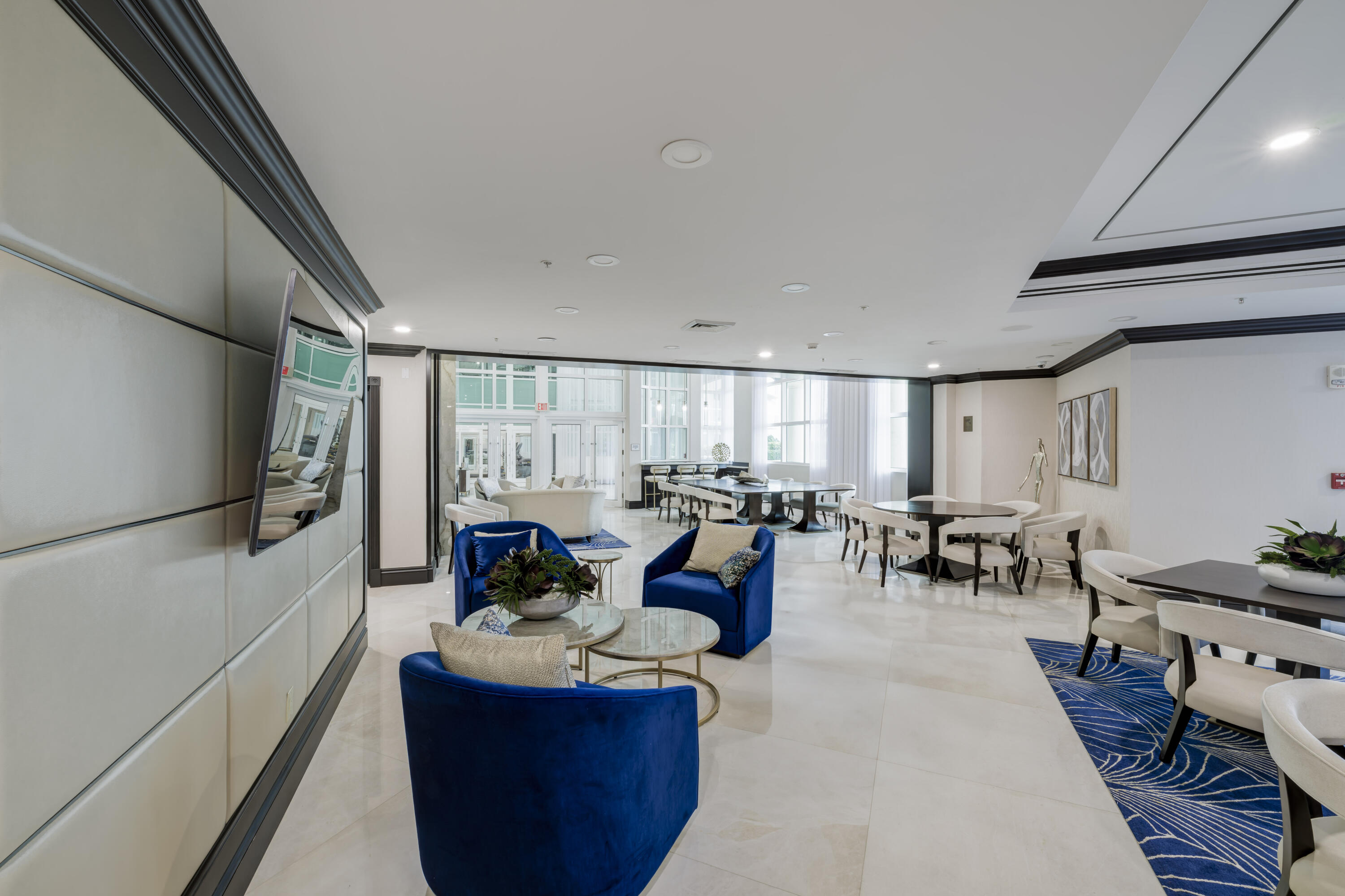 1063 Hillsboro Mile 807