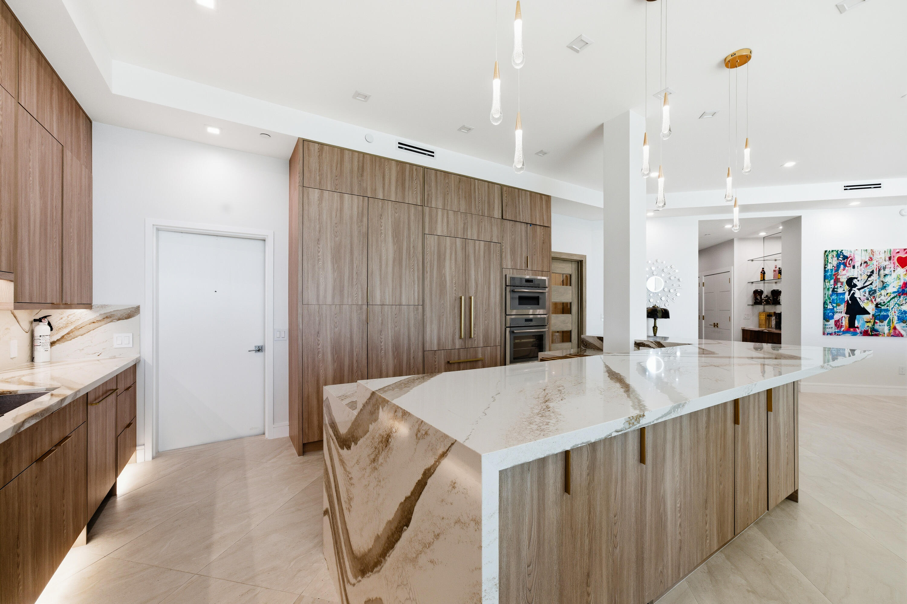 1063 Hillsboro Mile 807