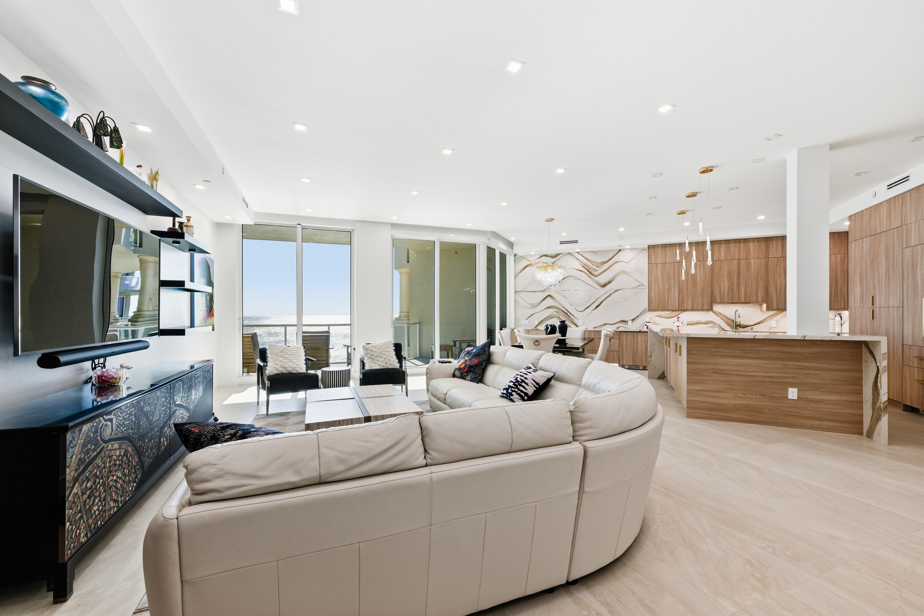 1063 Hillsboro Mile 807