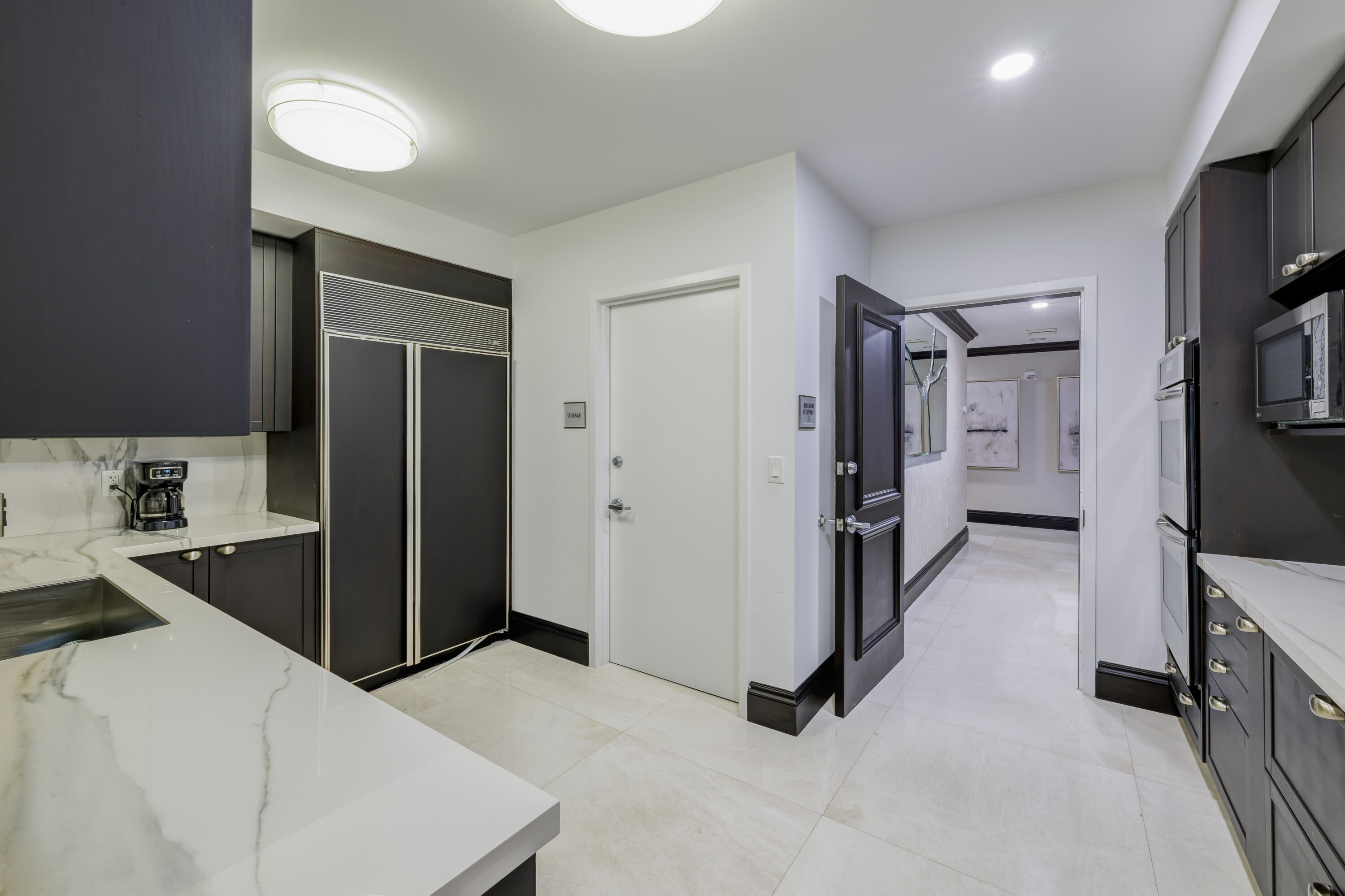 1063 Hillsboro Mile 807