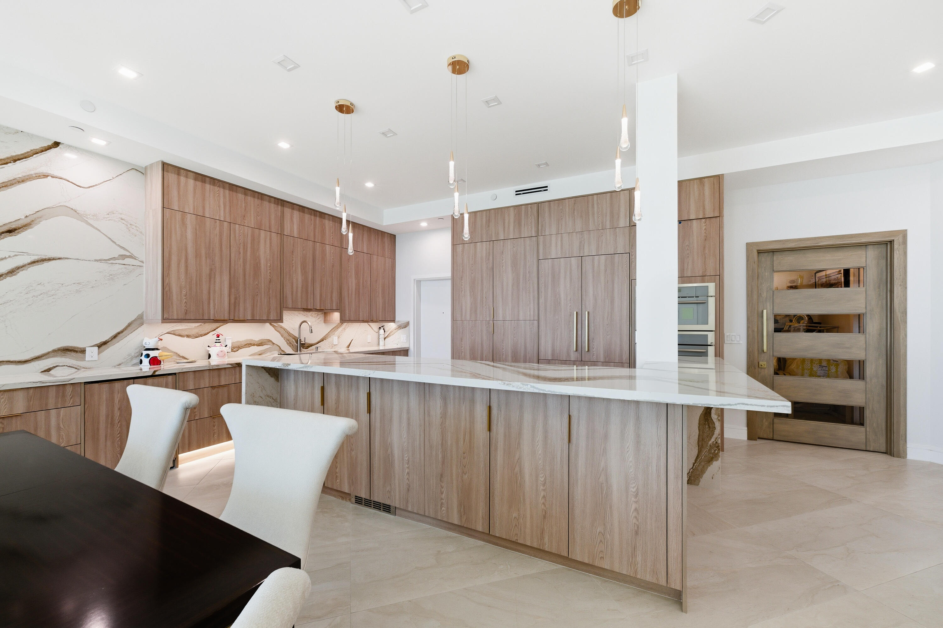 1063 Hillsboro Mile 807