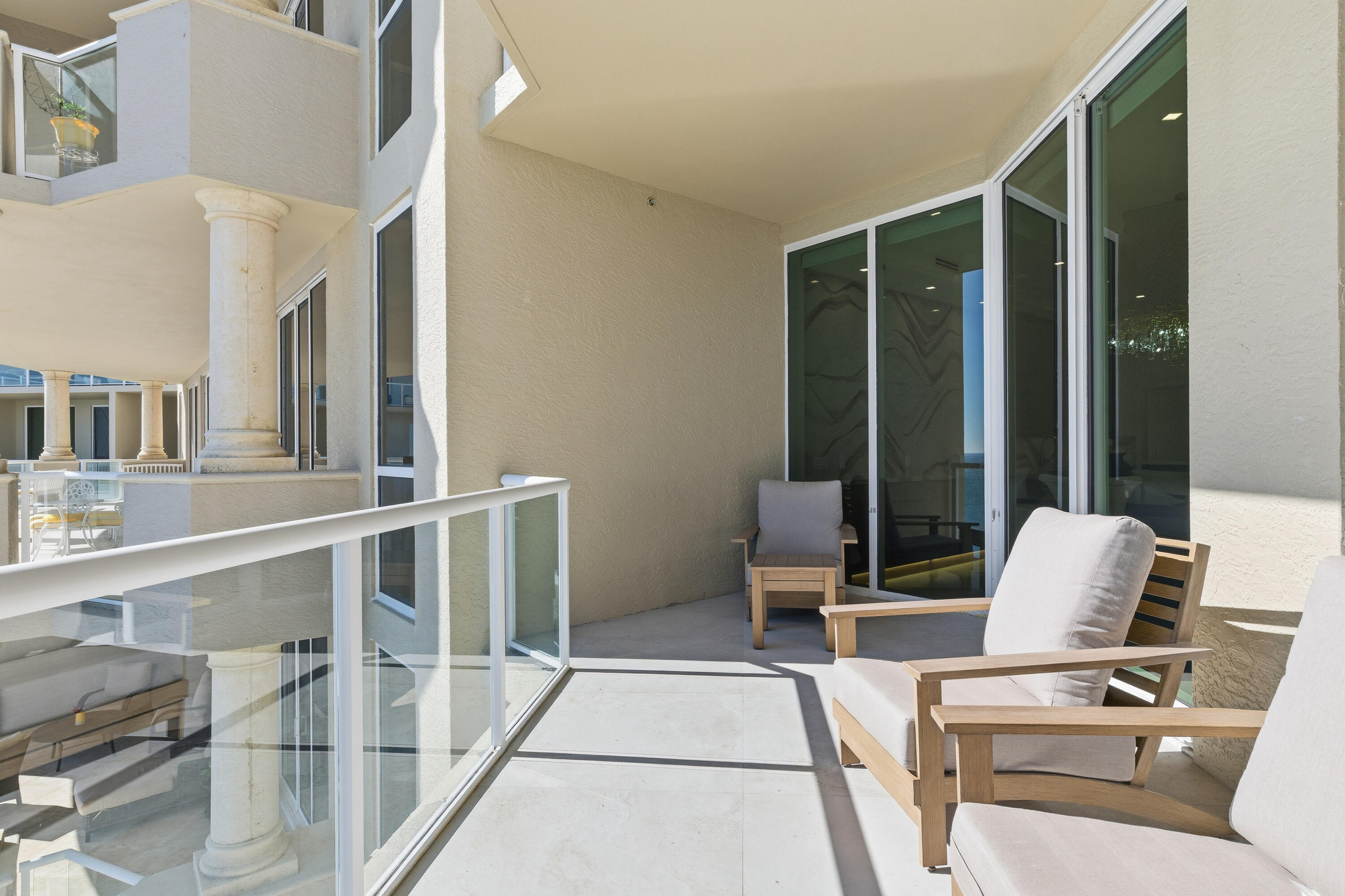 1063 Hillsboro Mile 807