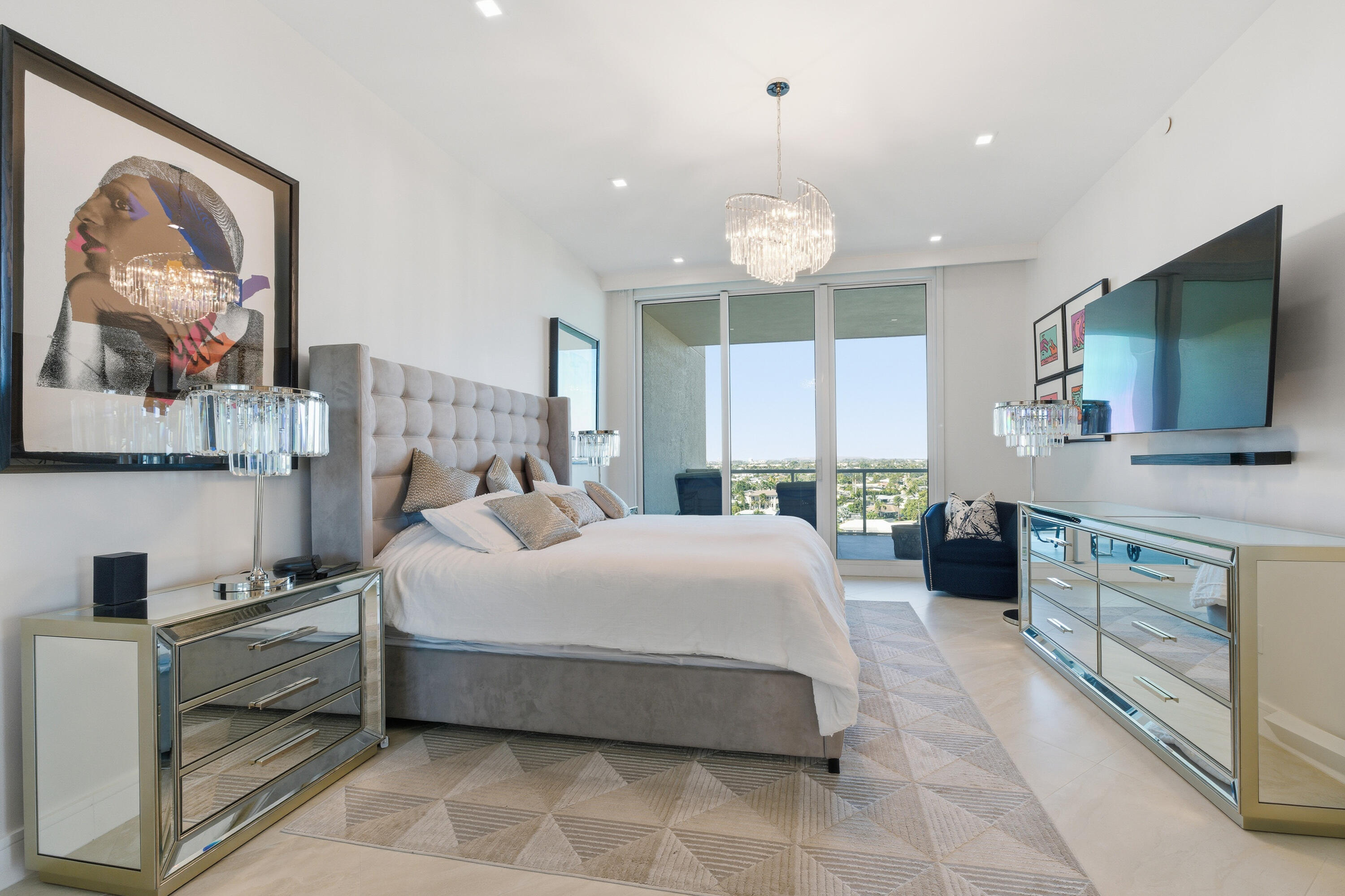 1063 Hillsboro Mile 807