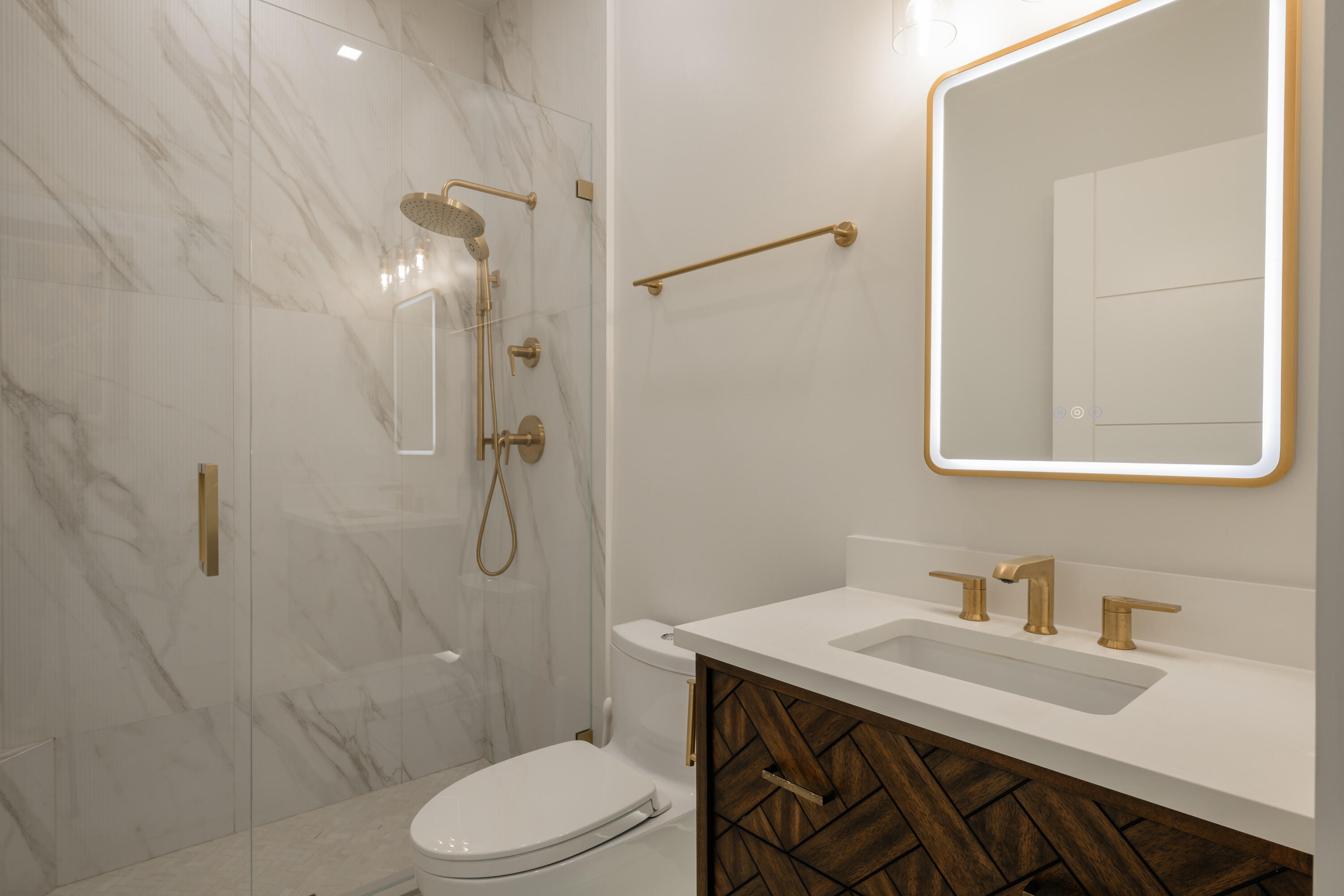 1063 Hillsboro Mile 807