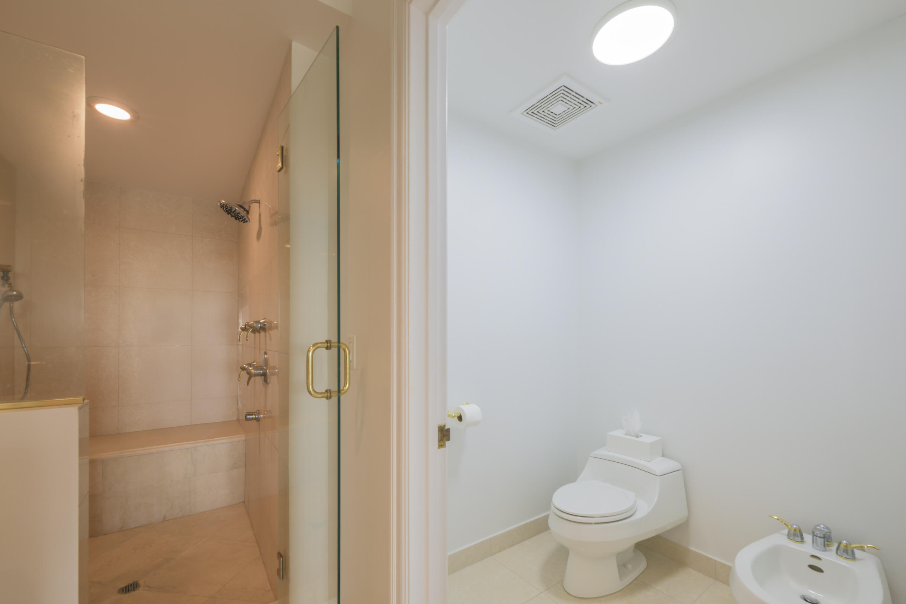 1063 Hillsboro Mile 703