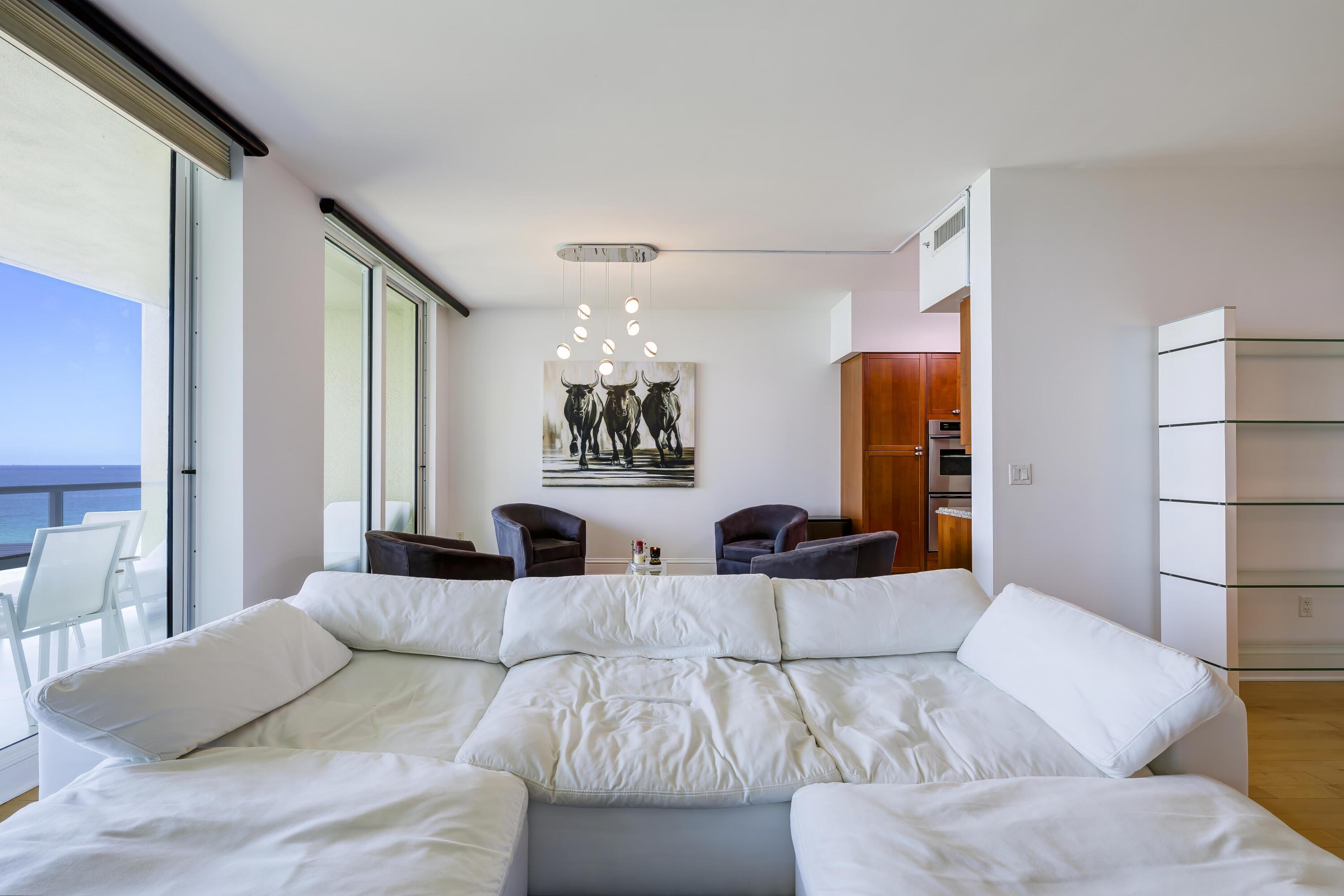 1063 Hillsboro Mile 703