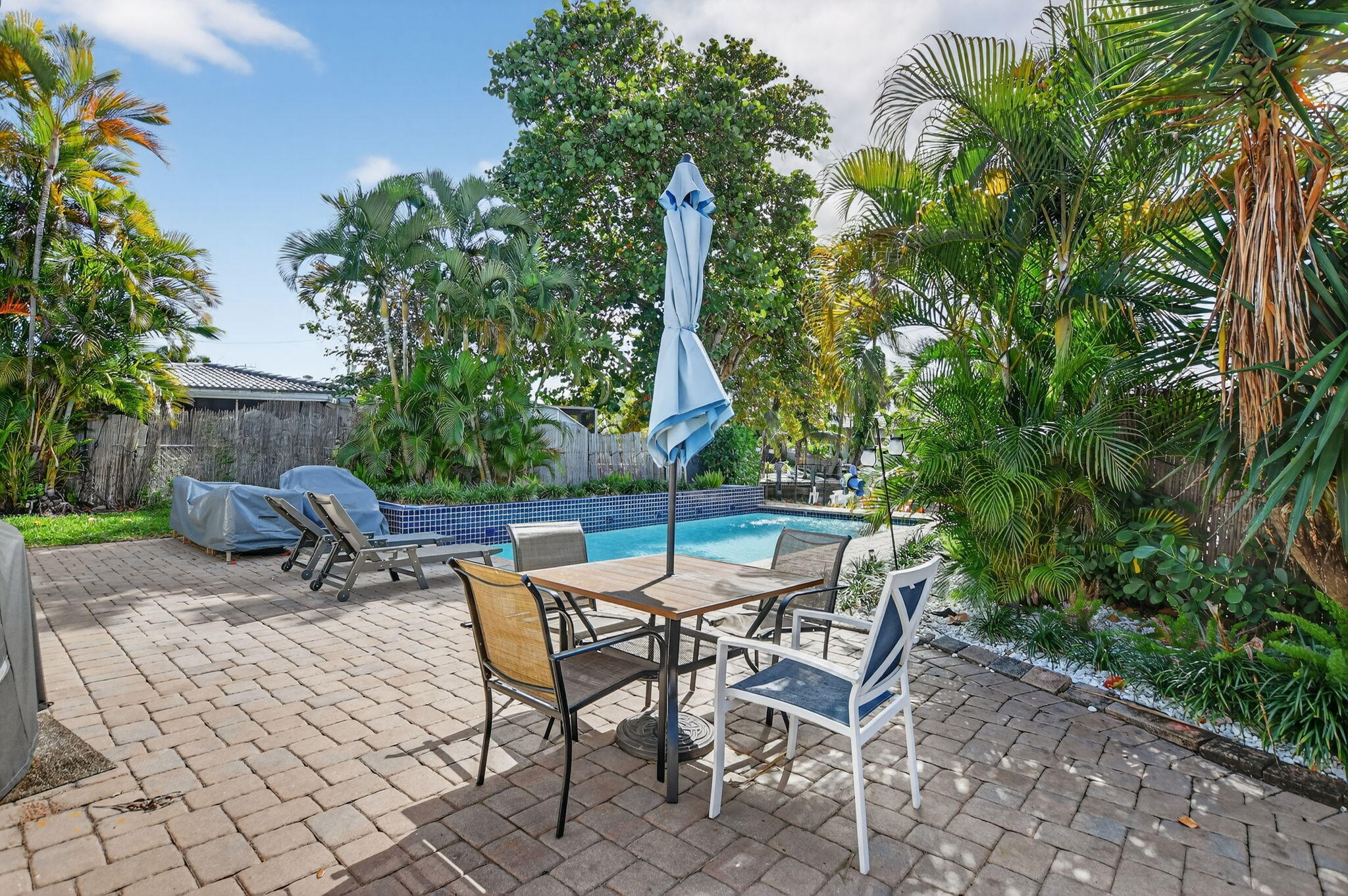 400 SE 5th Court