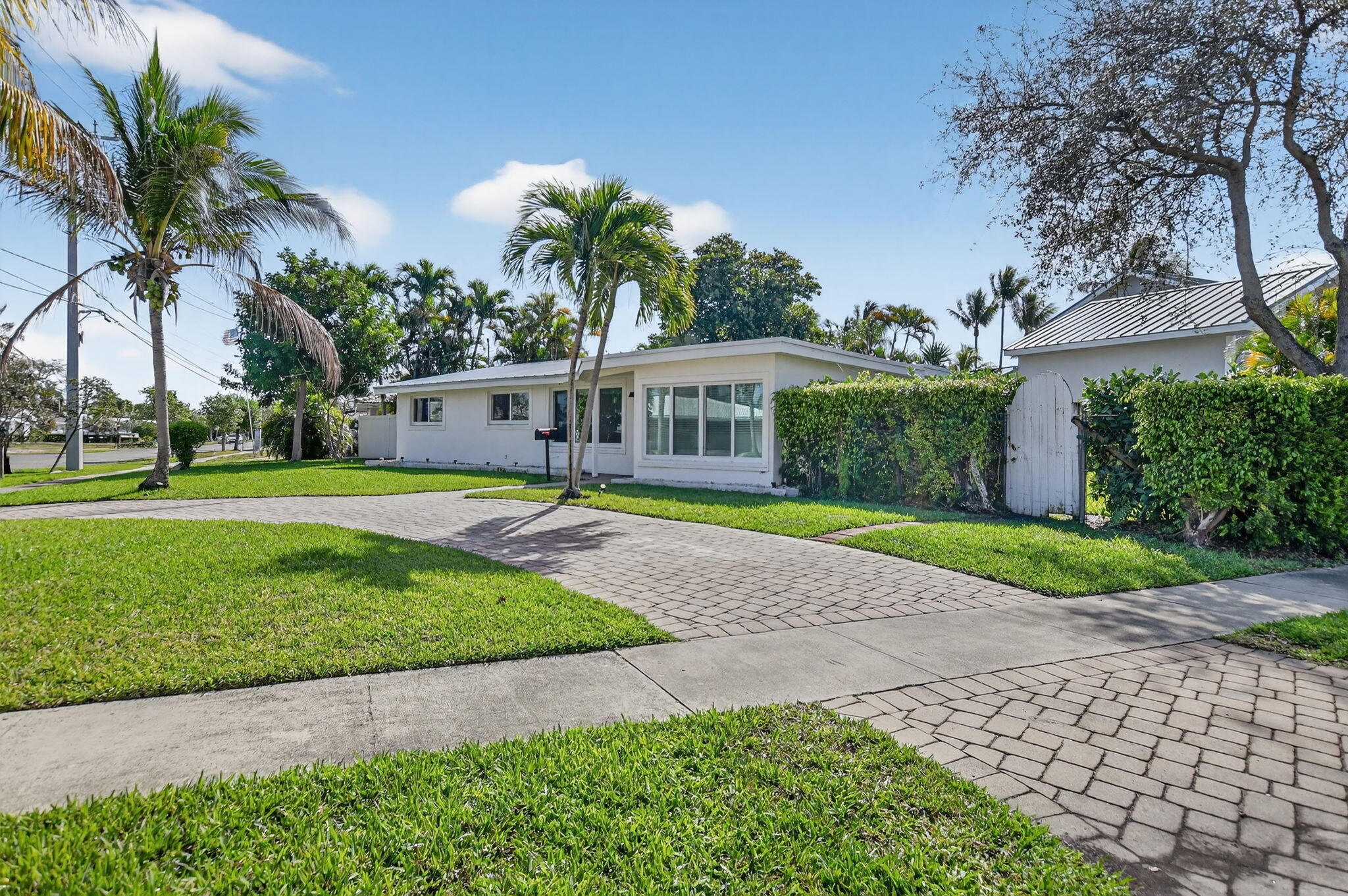 400 SE 5th Court