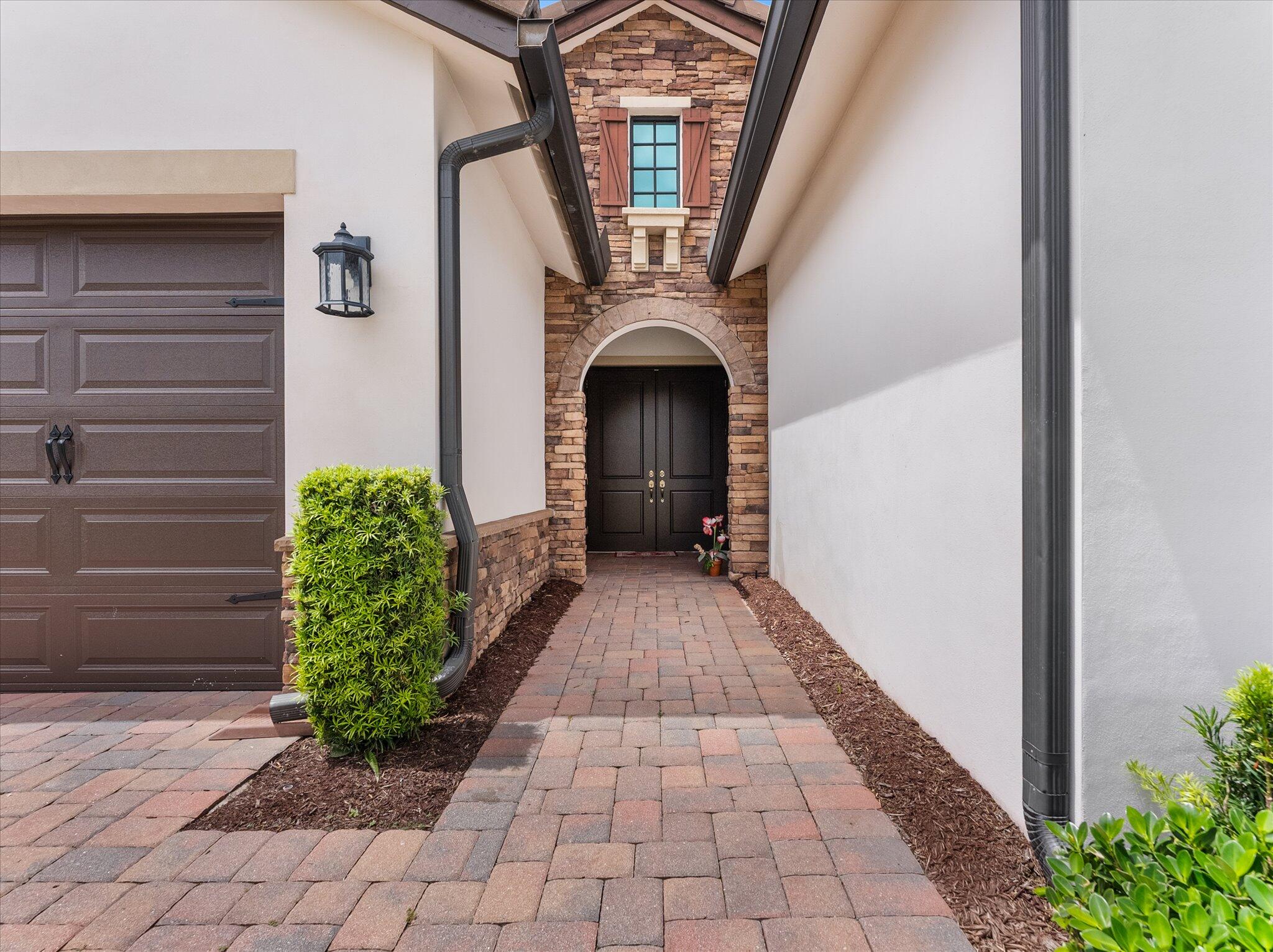 8259 Grand Prix Lane