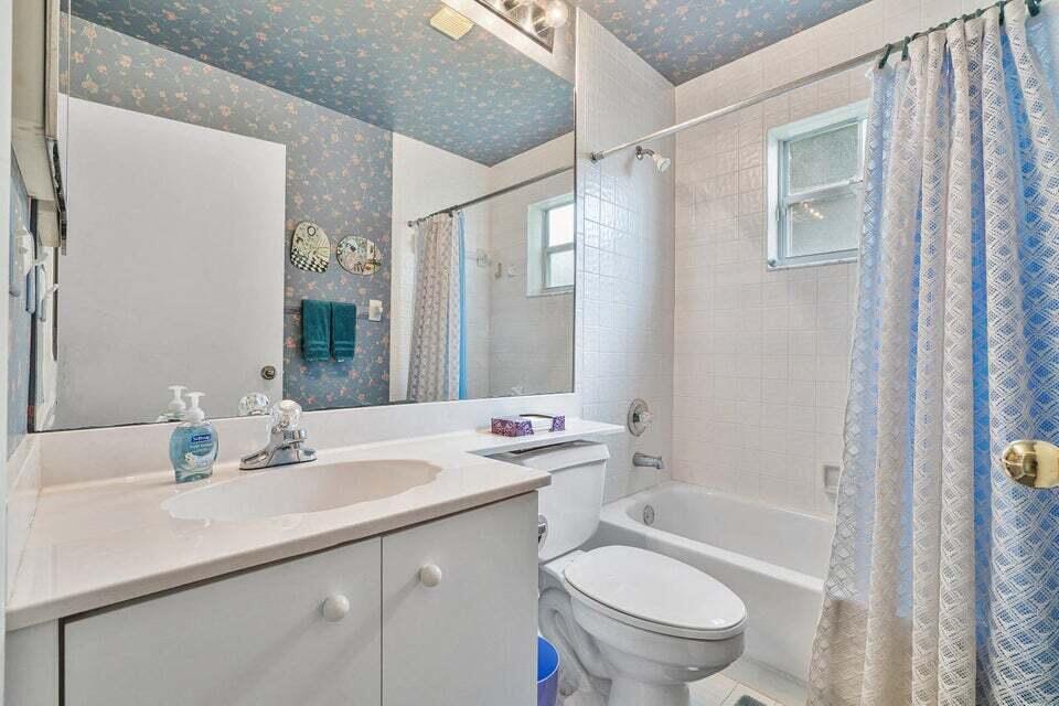 7922 Sandy Pointe Drive