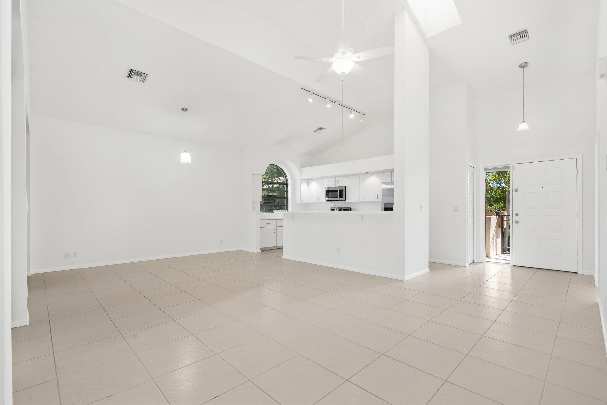 8049 ABERDEEN Drive 202