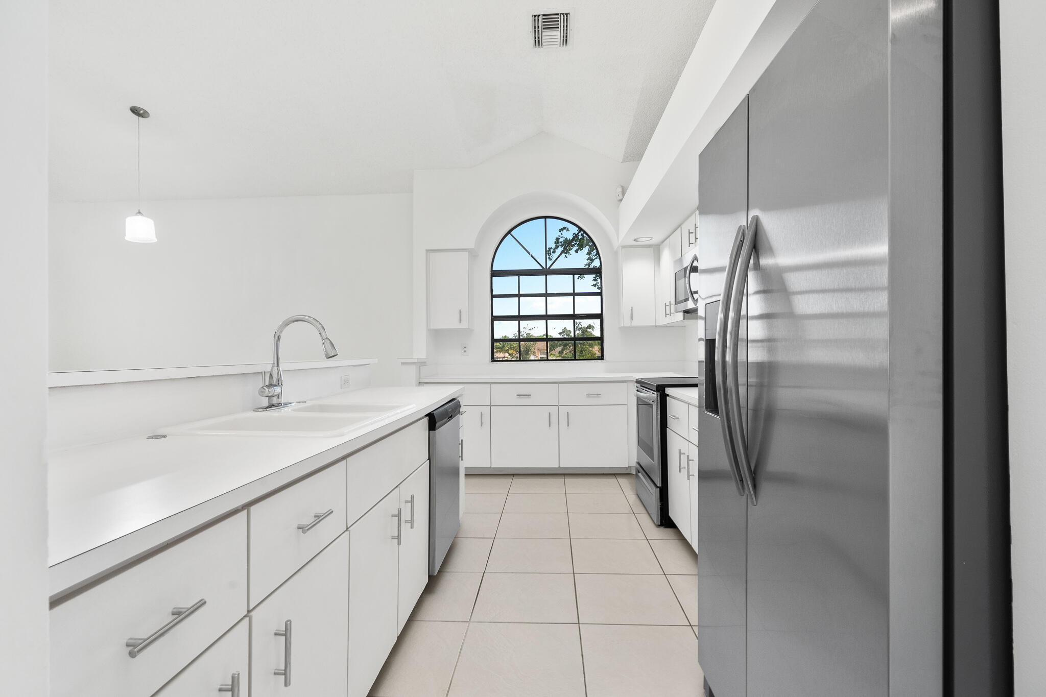 8049 ABERDEEN Drive 202