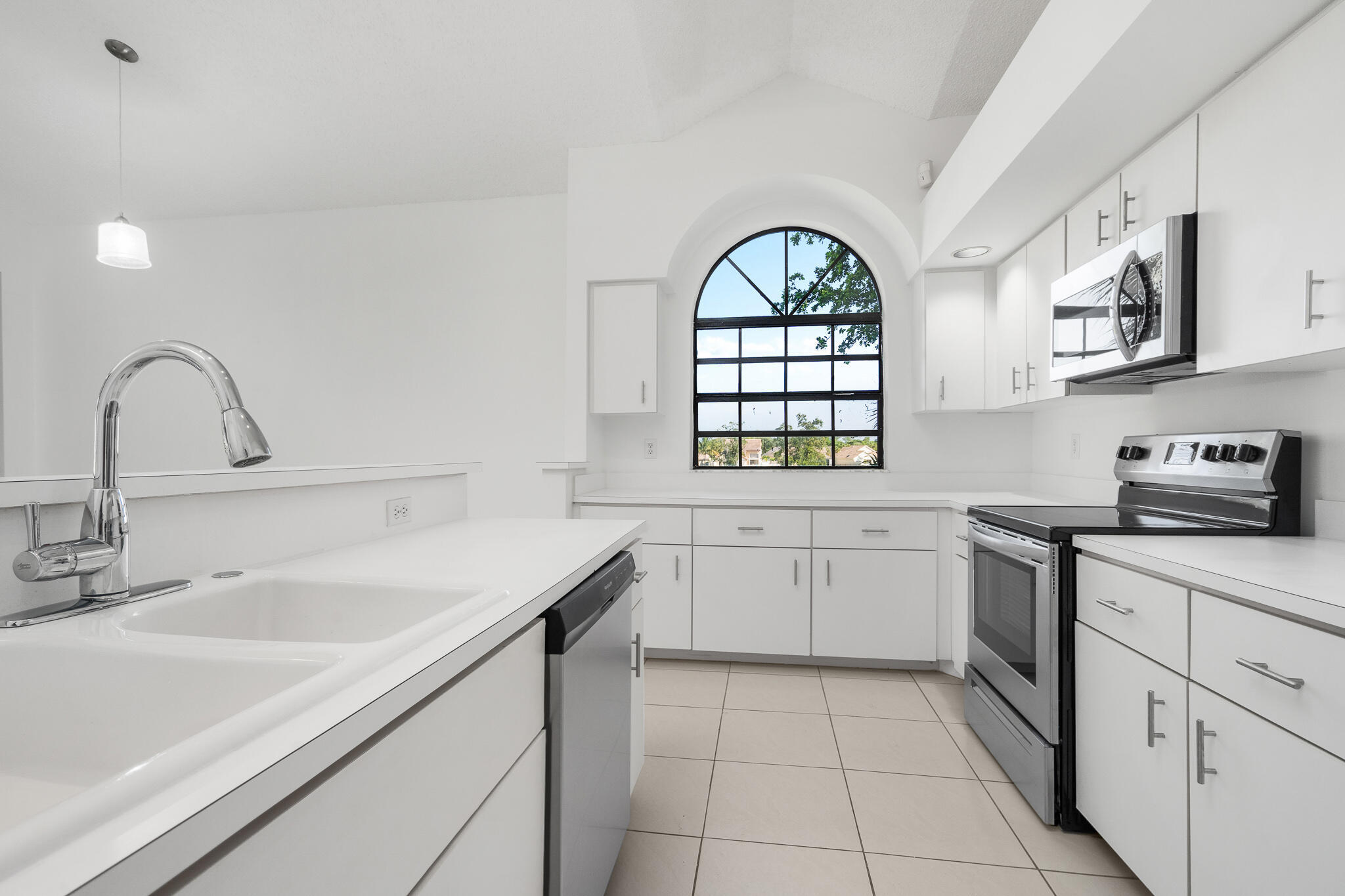8049 ABERDEEN Drive 202