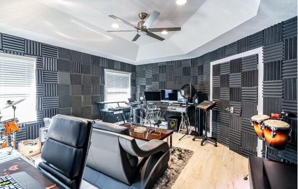 21379 Rockledge Lane