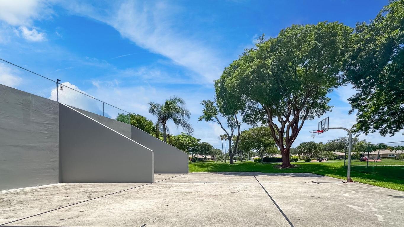 8450 Springlake Drive