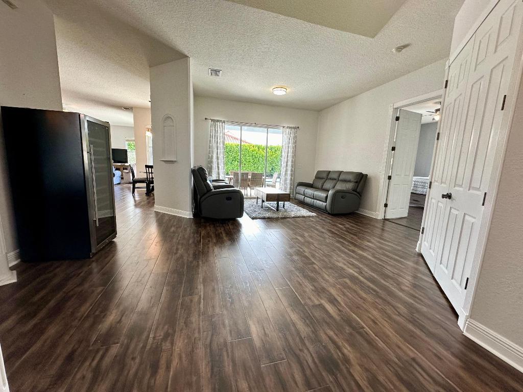 1874 Newhaven Avenue