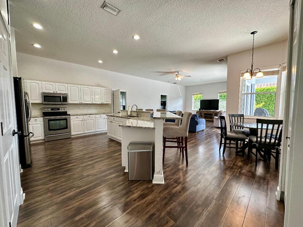 1874 Newhaven Avenue