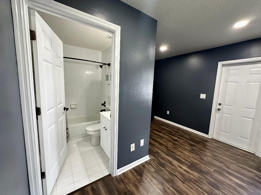 1874 Newhaven Avenue