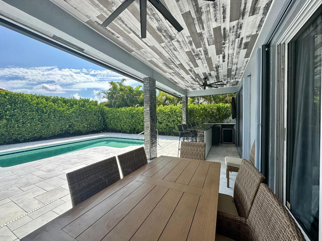 1874 Newhaven Avenue