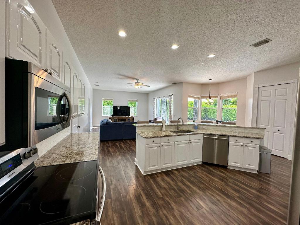 1874 Newhaven Avenue