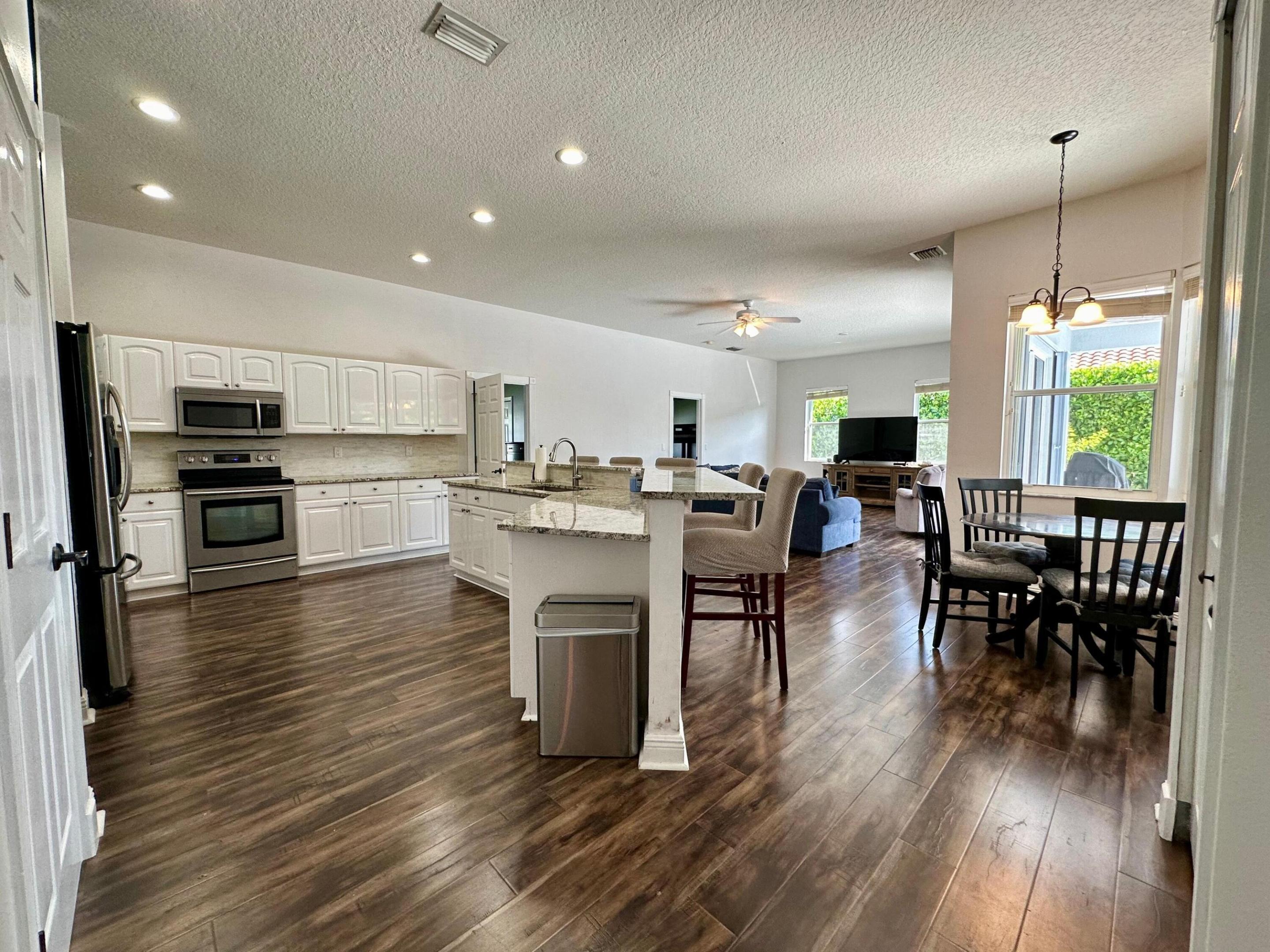 1874 Newhaven Avenue