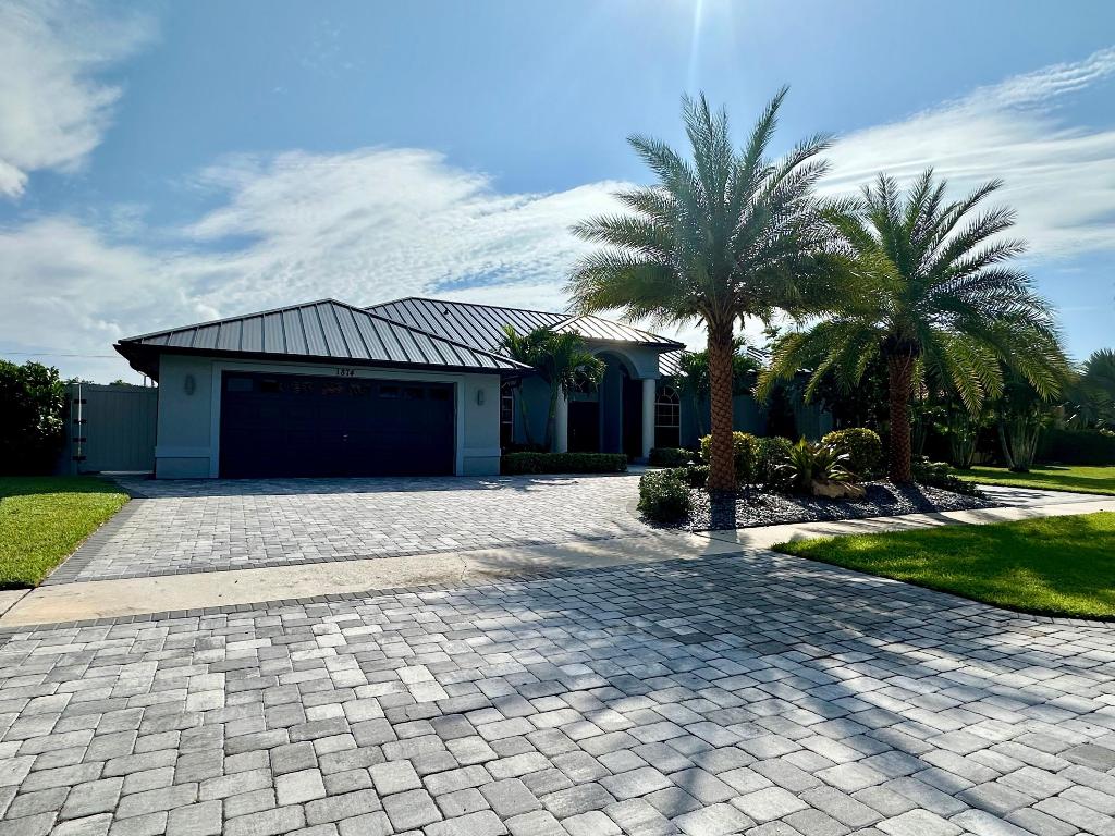 1874 Newhaven Avenue