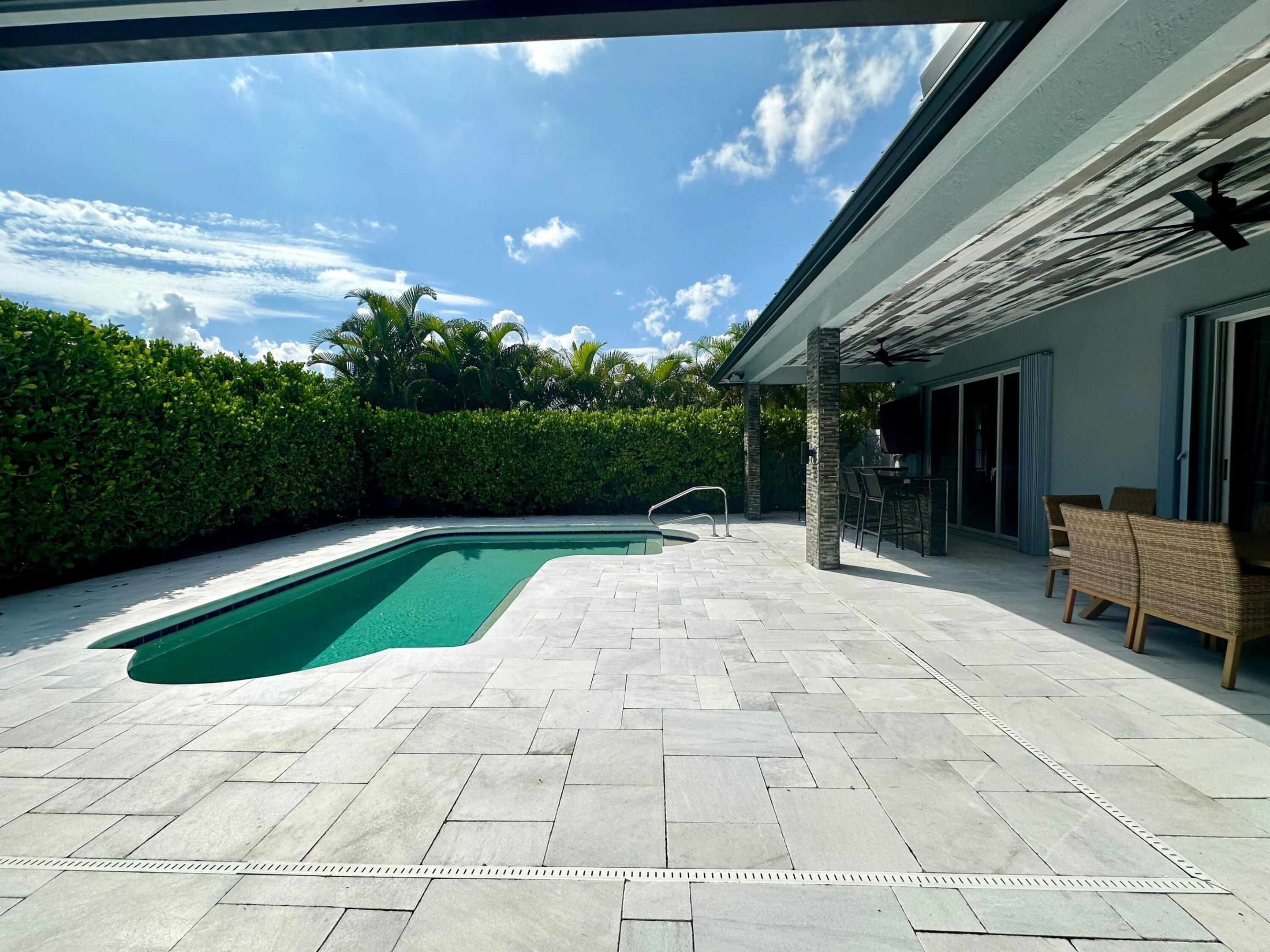 1874 Newhaven Avenue