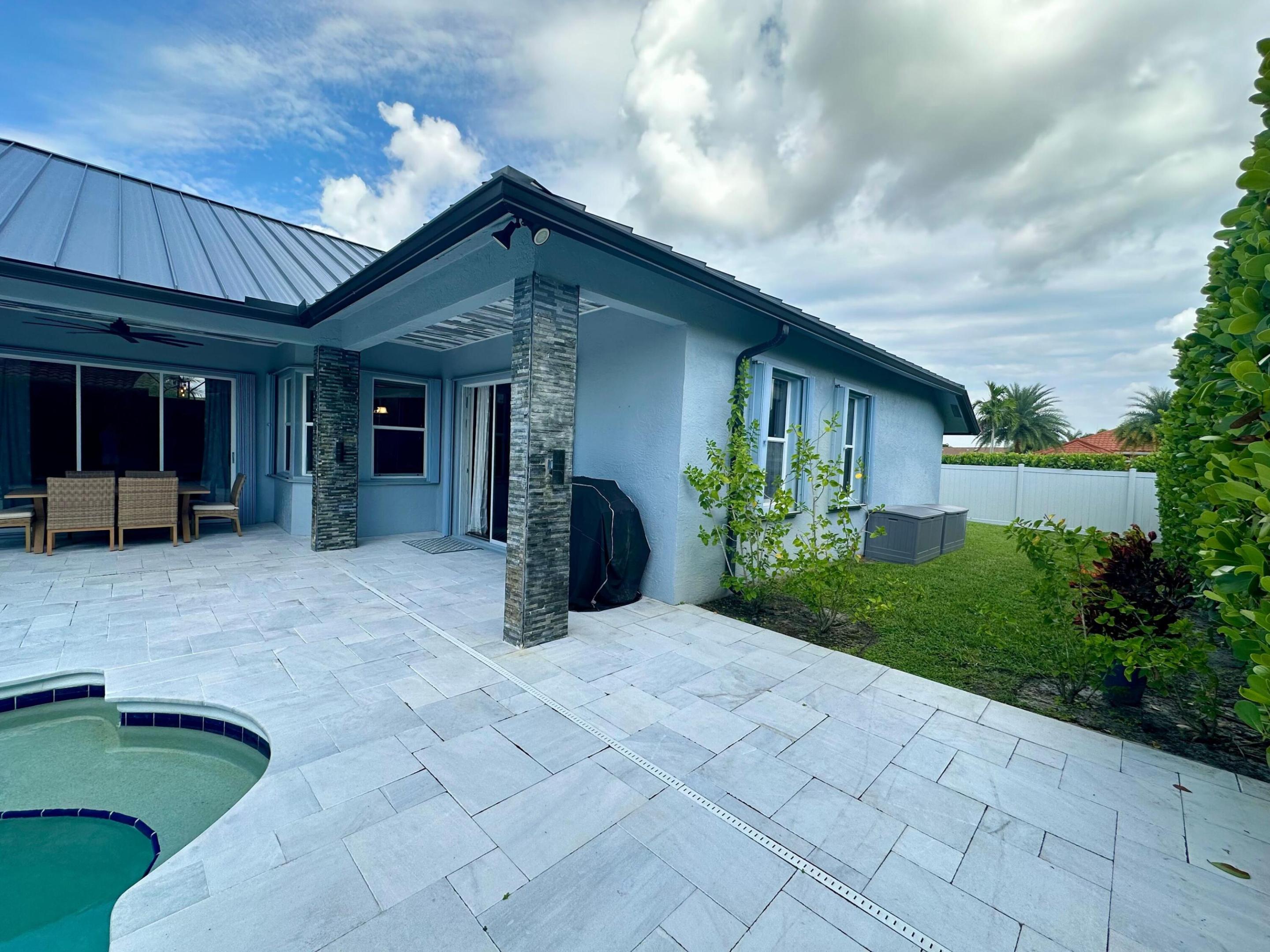 1874 Newhaven Avenue