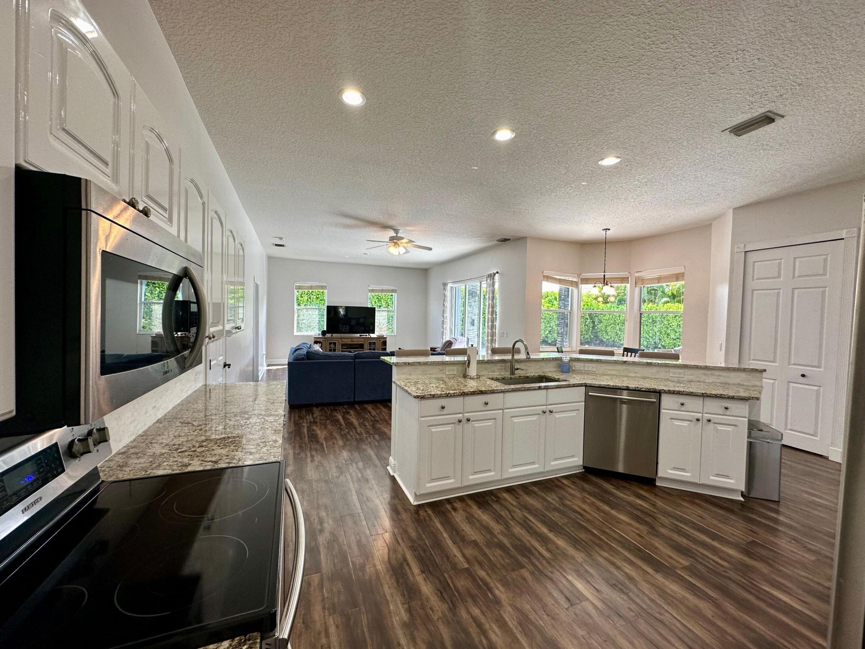 1874 Newhaven Avenue