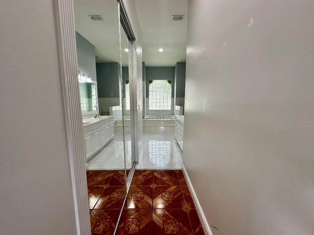 1874 Newhaven Avenue