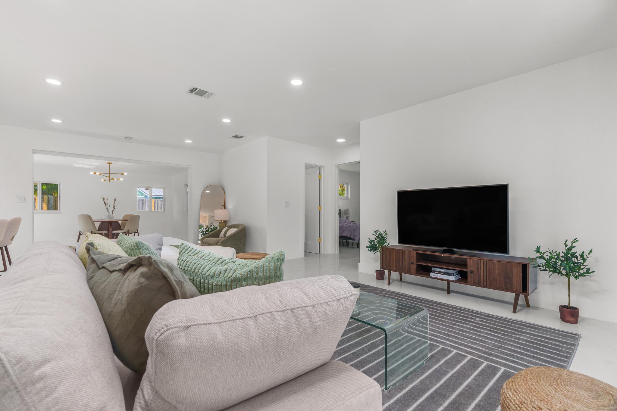 2771 NE 53rd Street
