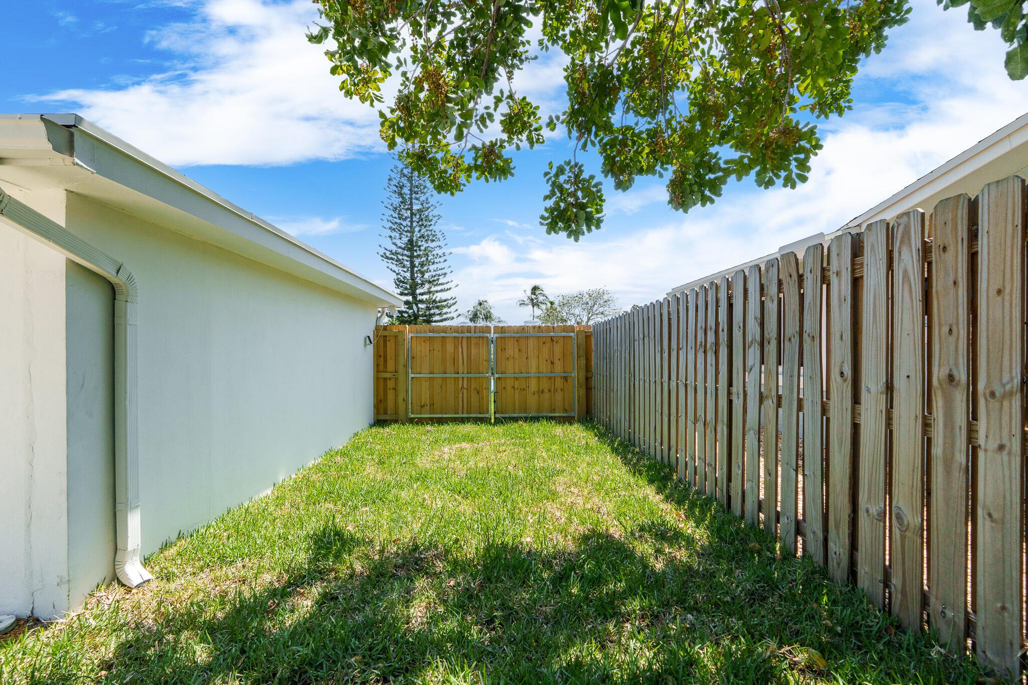 2771 NE 53rd Street