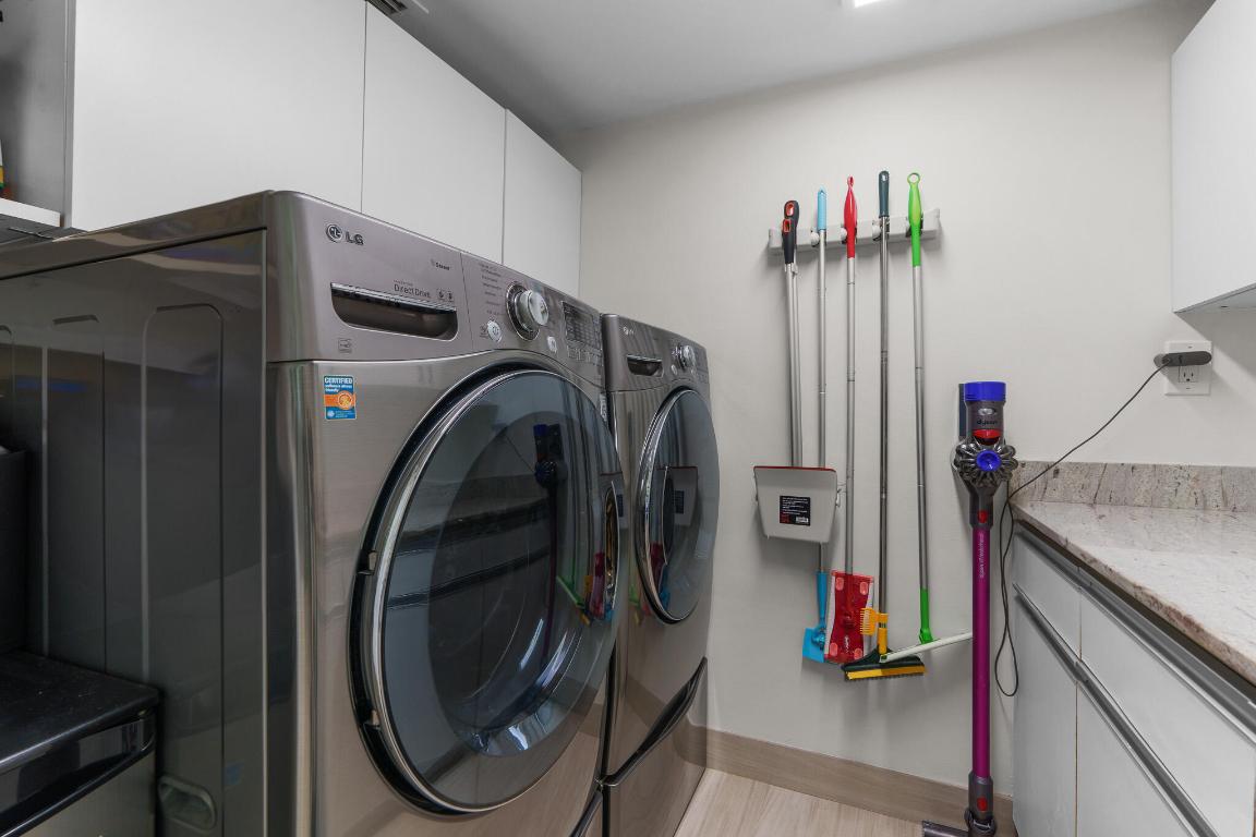 7572 Regency Lake Drive 302