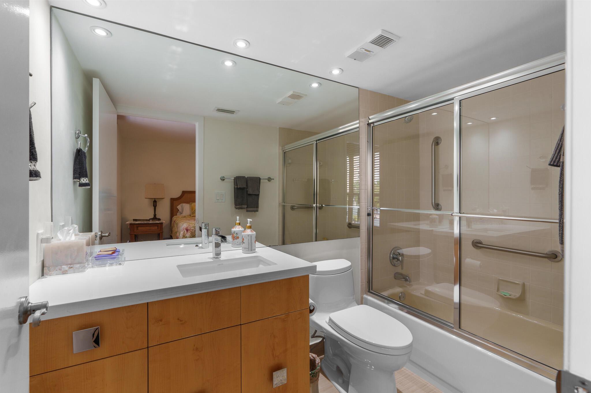 7572 Regency Lake Drive 302