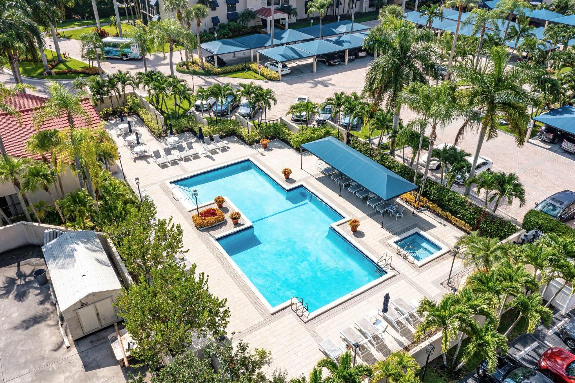 7572 Regency Lake Drive 302