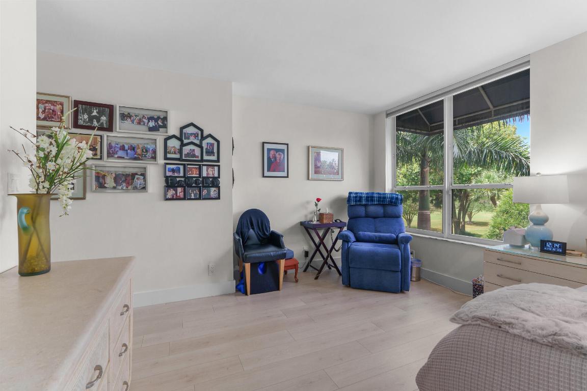 7572 Regency Lake Drive 302