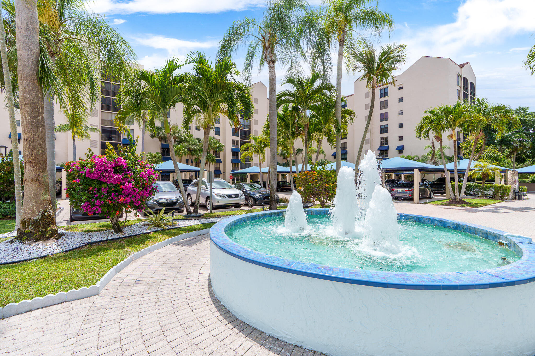 7572 Regency Lake Drive 302