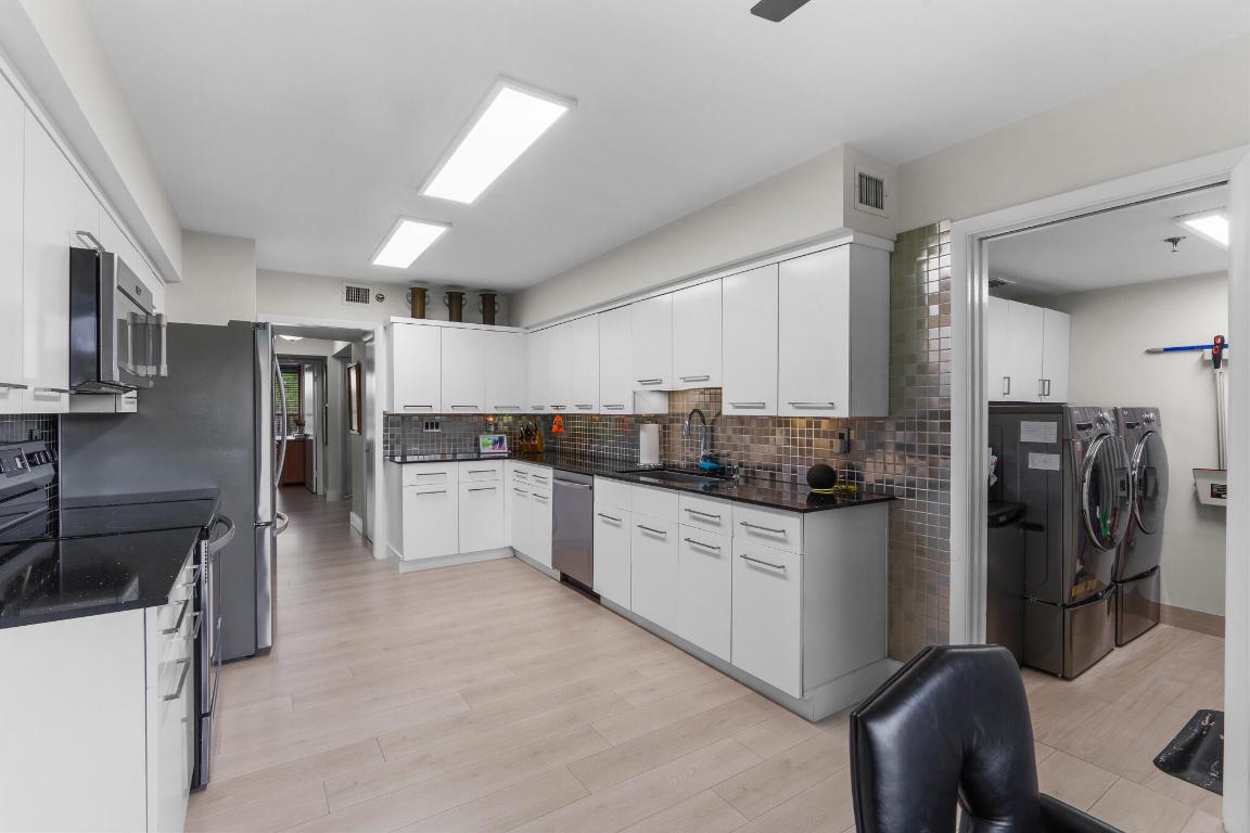 7572 Regency Lake Drive 302